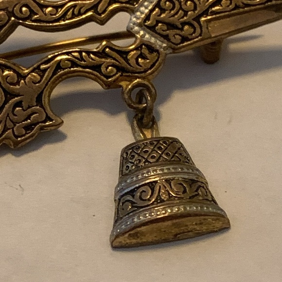 Vintage Thimble & Scissors Pin Brooch Sewing Seamstress - Picture 3 of 7